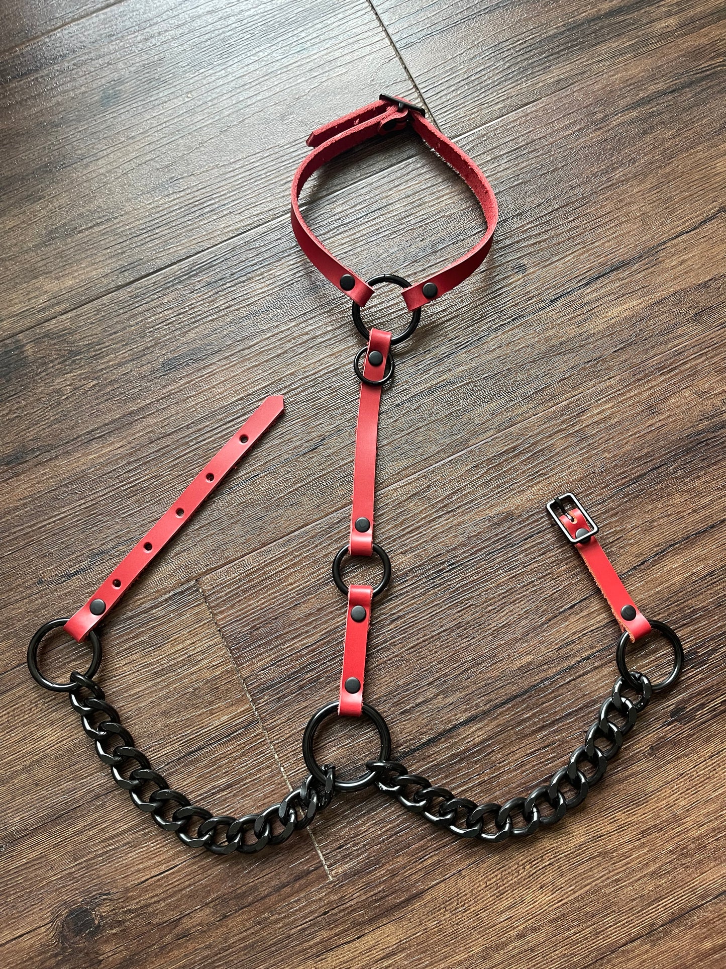 Red Chain Simplex Harness